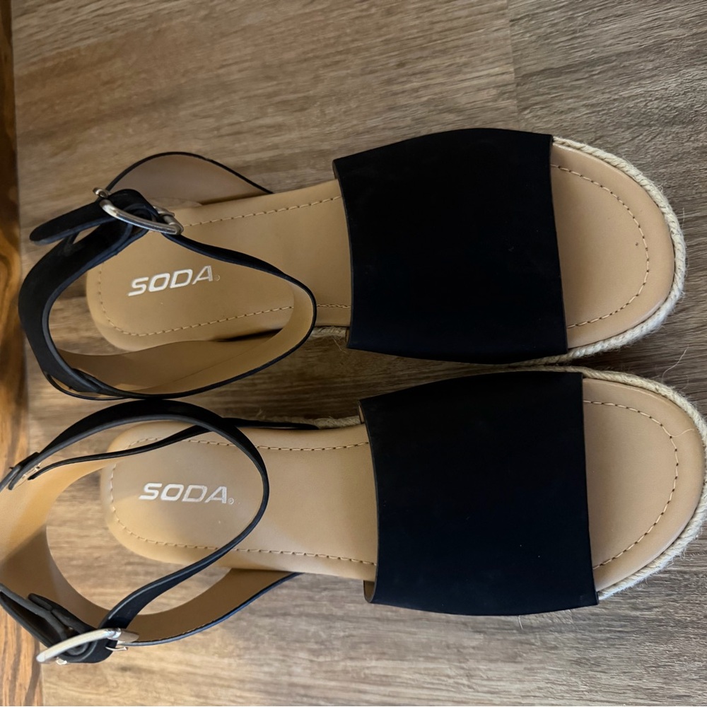 Soda Women's Black Espadrille Sandals